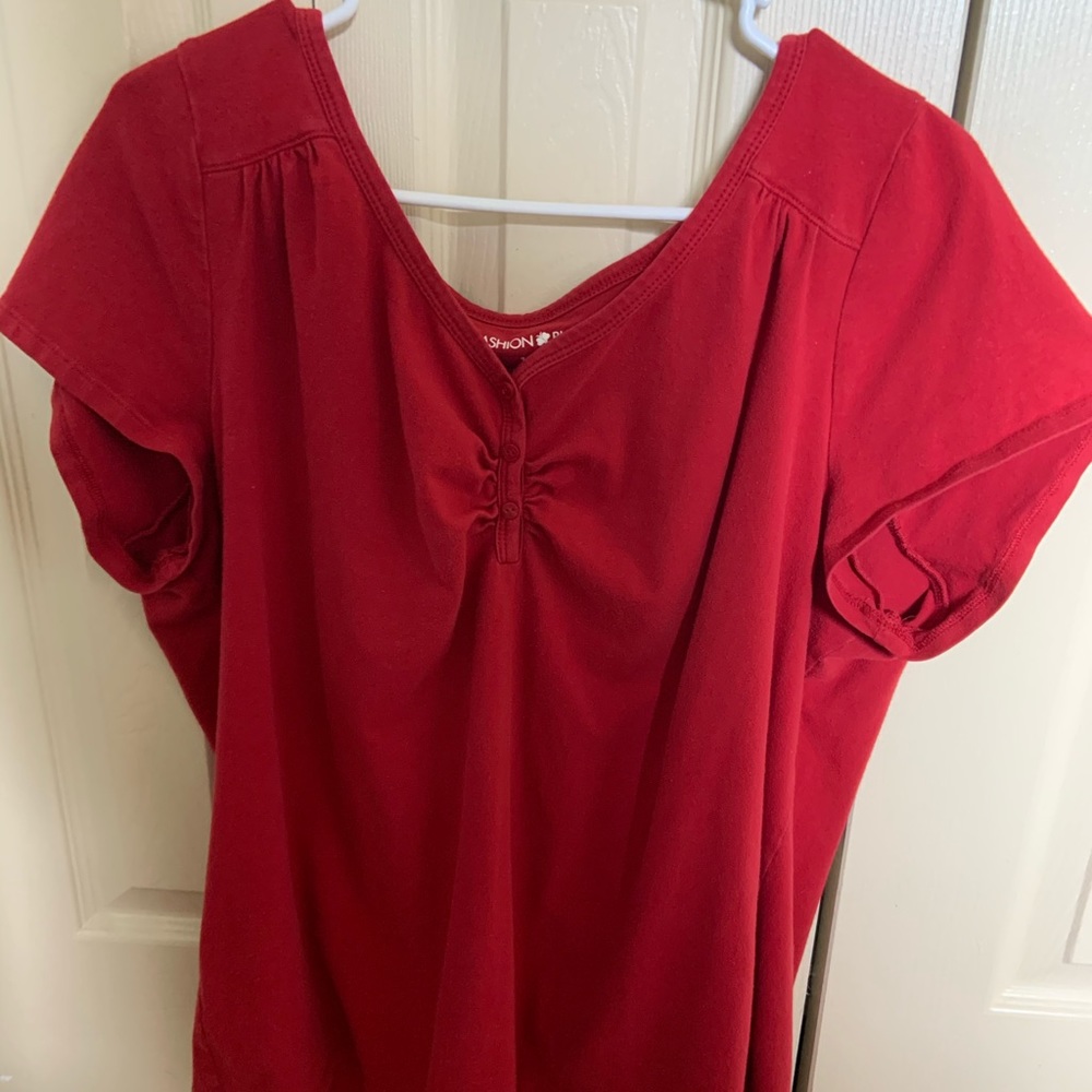 red scrunches top